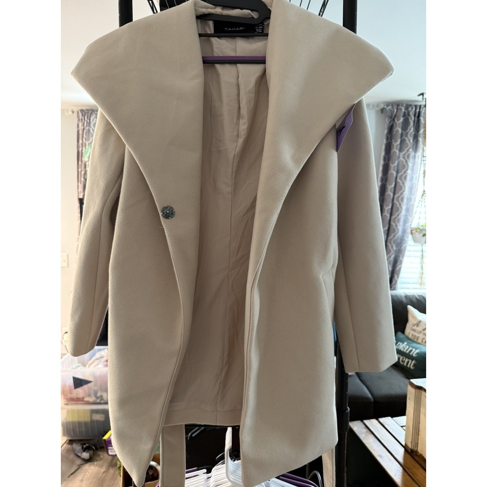 Womens XS Tahari Large Collar Belted Short Coat With A Single Button
